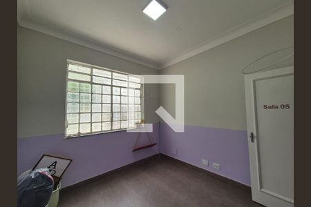 Casa à venda com 5 quartos, 240m² em Santa Efigênia, Belo Horizonte