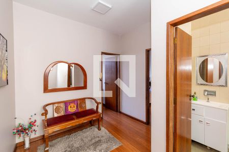 Corredor de casa à venda com 4 quartos, 264m² em Carlos Prates, Belo Horizonte