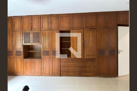 Casa à venda com 4 quartos, 250m² em Vila Guarani, São Paulo