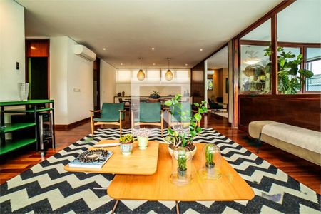 Casa à venda com 5 quartos, 700m² em Vila Nossa Senhora da Escada, Barueri