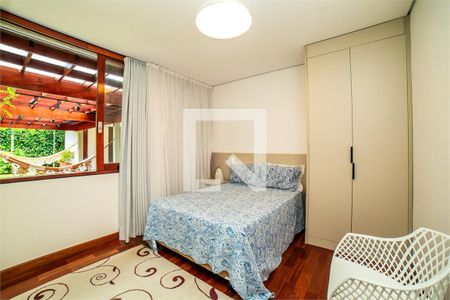 Casa à venda com 5 quartos, 700m² em Vila Nossa Senhora da Escada, Barueri