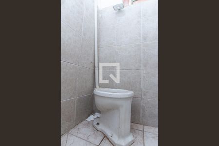 Banheiro Social de casa para alugar com 1 quarto, 30m² em Vila Nivi, São Paulo