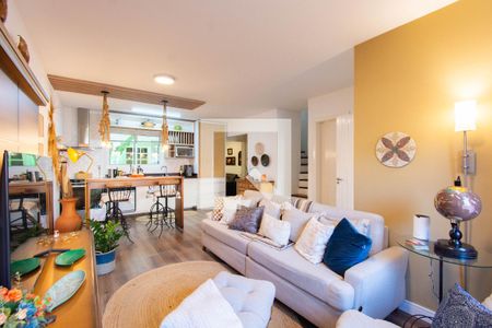 Sala de casa de condomínio à venda com 3 quartos, 120m² em Fátima, Canoas