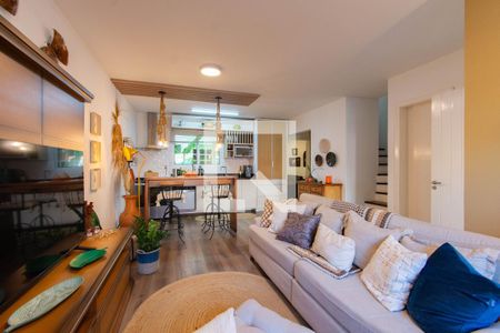 Sala de casa de condomínio à venda com 3 quartos, 120m² em Fátima, Canoas