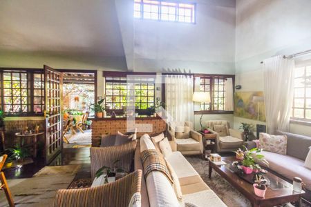 Sala de casa de condomínio à venda com 4 quartos, 353m² em Residencial Cinco (alphaville), Santana de Parnaíba