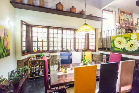 Sala de casa de condomínio à venda com 4 quartos, 353m² em Residencial Cinco (alphaville), Santana de Parnaíba