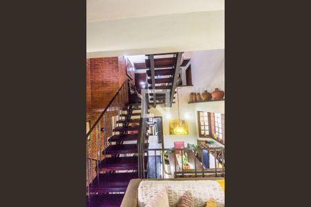 Escada de casa de condomínio à venda com 4 quartos, 353m² em Residencial Cinco (alphaville), Santana de Parnaíba