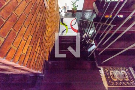 Escada de casa de condomínio à venda com 4 quartos, 353m² em Residencial Cinco (alphaville), Santana de Parnaíba