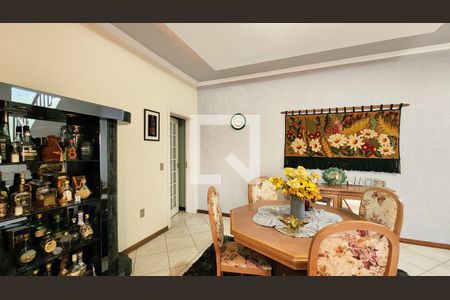 Sala de casa à venda com 3 quartos, 420m² em Jardim das Samambaias, Jundiaí