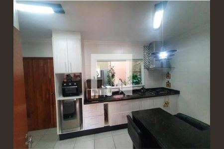 Casa à venda com 2 quartos, 70m² em Vila Carbone, São Paulo