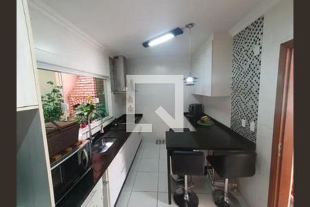 Casa à venda com 2 quartos, 70m² em Vila Carbone, São Paulo