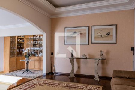 Sala 1 de casa para alugar com 4 quartos, 400m² em Belvedere, Belo Horizonte