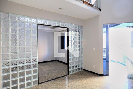 Sala de casa à venda com 3 quartos, 185m² em Nova Floresta, Belo Horizonte