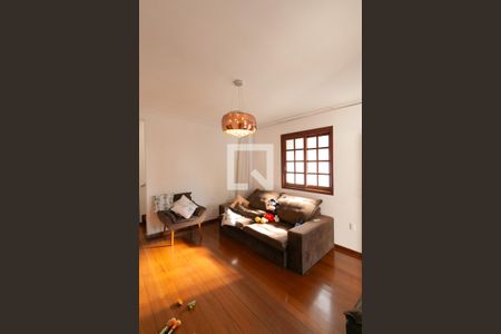 Sala de casa à venda com 3 quartos, 180m² em Santa Amelia, Belo Horizonte