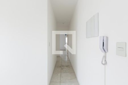 Corredor de apartamento à venda com 2 quartos, 47m² em Vila Carmosina, São Paulo
