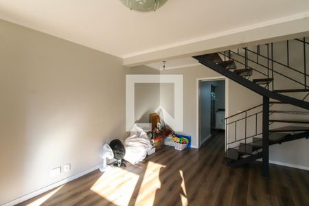 Sala de casa de condomínio à venda com 2 quartos, 84m² em Fátima, Canoas
