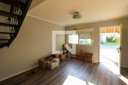Sala de casa de condomínio à venda com 2 quartos, 84m² em Fátima, Canoas