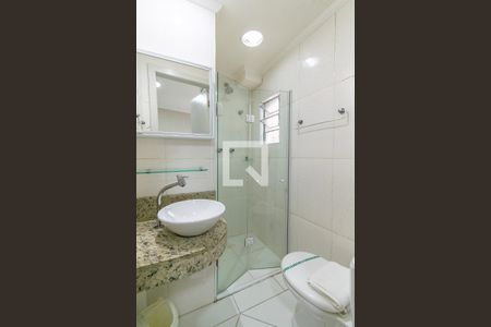 Banheiro de kitnet/studio para alugar com 1 quarto, 20m² em Vila Alexandria, São Paulo