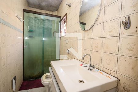 Banheiro de casa à venda com 5 quartos, 220m² em Jardim Miriam, São Paulo