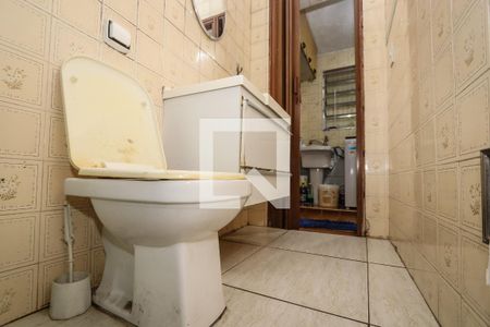 Banheiro de casa à venda com 5 quartos, 220m² em Jardim Miriam, São Paulo