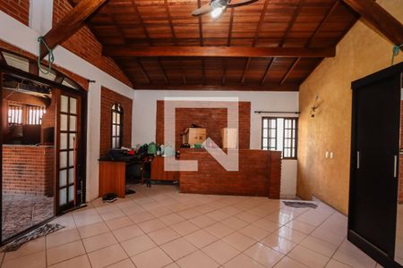 Sala de casa à venda com 5 quartos, 220m² em Jardim Miriam, São Paulo