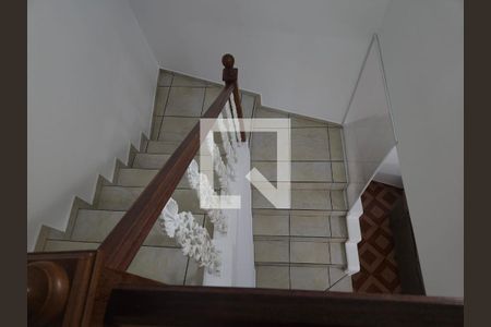 Escadas da Sala 1 de casa à venda com 2 quartos, 159m² em Vila Arapua, São Paulo