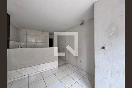 Sala de casa para alugar com 1 quarto, 30m² em Vargem Grande, Rio de Janeiro