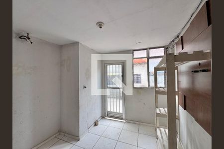 Sala de casa para alugar com 1 quarto, 30m² em Vargem Grande, Rio de Janeiro
