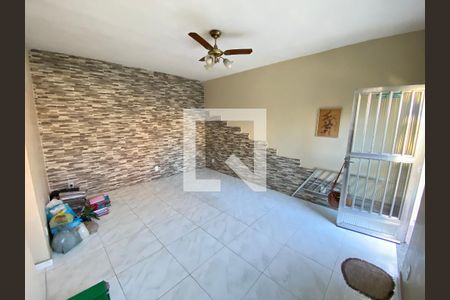 Sala de apartamento para alugar com 2 quartos, 170m² em Pilares, Rio de Janeiro