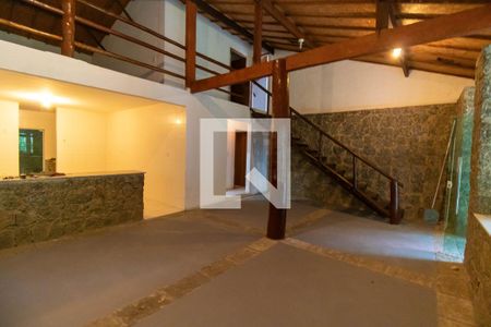 sala de casa de condomínio à venda com 5 quartos, 250m² em Itacoatiara, Niterói