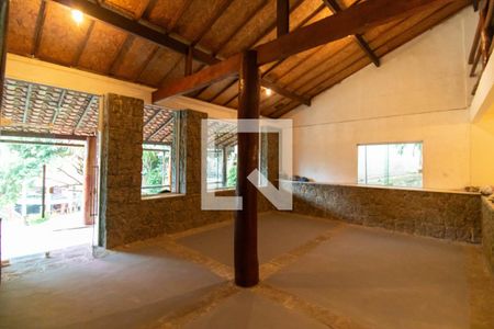 Sala de casa de condomínio à venda com 5 quartos, 250m² em Itacoatiara, Niterói