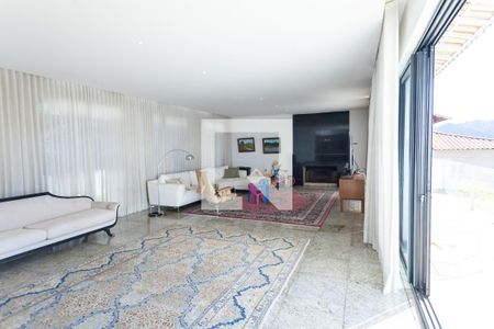 Sala de casa de condomínio à venda com 4 quartos, 350m² em Residencial Europa, Nova Lima