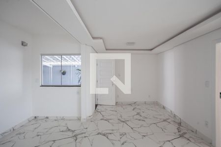 Sala de casa à venda com 3 quartos, 359m² em Rio Branco, Belo Horizonte