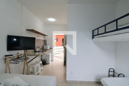 SalaQuarto de apartamento para alugar com 1 quarto, 20m² em Jardim Virginia, Guarujá