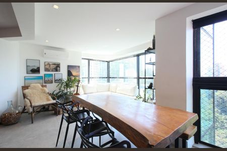 Sala de apartamento para alugar com 4 quartos, 242m² em Jardim Morumbi, São Paulo