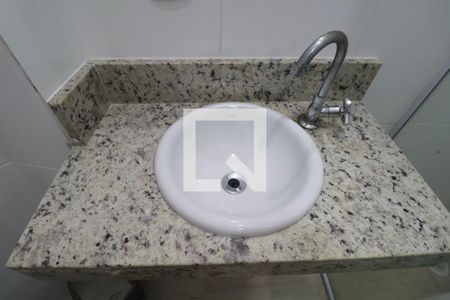 Banheiro Social de apartamento para alugar com 1 quarto, 20m² em Jardim Virginia, Guarujá