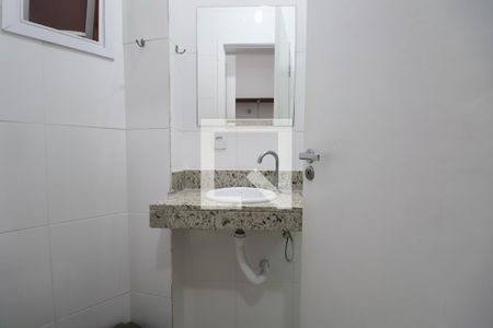 Banheiro Social de apartamento para alugar com 1 quarto, 20m² em Jardim Virginia, Guarujá