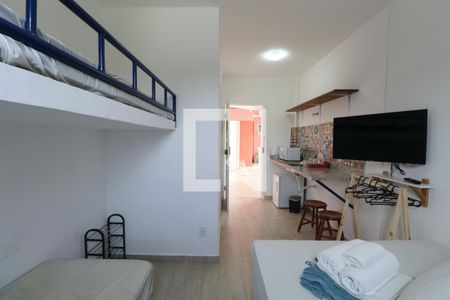 Sala de apartamento para alugar com 1 quarto, 20m² em Jardim Virginia, Guarujá