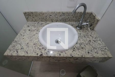 Banheiro Social de apartamento para alugar com 1 quarto, 20m² em Jardim Virginia, Guarujá