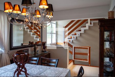 Sala de casa de condomínio à venda com 3 quartos, 240m² em Teresópolis, Porto Alegre