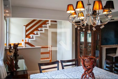 Sala de casa de condomínio à venda com 3 quartos, 240m² em Teresópolis, Porto Alegre