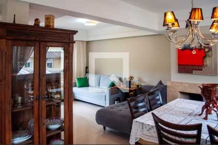 Sala de casa de condomínio à venda com 3 quartos, 240m² em Teresópolis, Porto Alegre