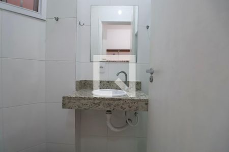 Banheiro Social de apartamento para alugar com 1 quarto, 20m² em Jardim Virginia, Guarujá