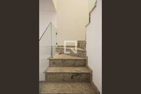 Escada de casa à venda com 3 quartos, 120m² em Jardim Iva, São Paulo