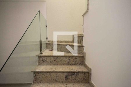 Escada de casa à venda com 3 quartos, 120m² em Jardim Iva, São Paulo