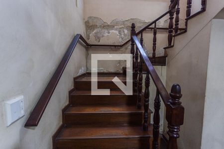 Escada de Acesso ao 2° Andar de casa para alugar com 4 quartos, 360m² em Aparecida, Belo Horizonte