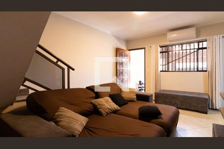 Sala de casa para alugar com 2 quartos, 140m² em Jardim Danfer, São Paulo