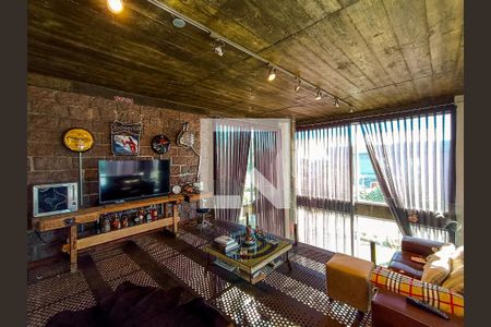 Sala 2 de casa de condomínio à venda com 5 quartos, 490m² em Teresópolis, Porto Alegre