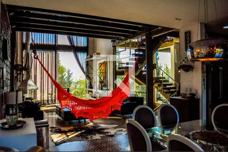 Sala de casa de condomínio à venda com 5 quartos, 490m² em Teresópolis, Porto Alegre