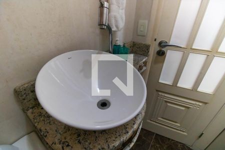 Lavabo de casa de condomínio à venda com 5 quartos, 400m² em Maria Paula, Niterói